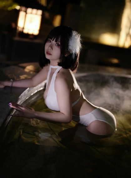 欧美高端白色职业西装_BD英语高清视频观看